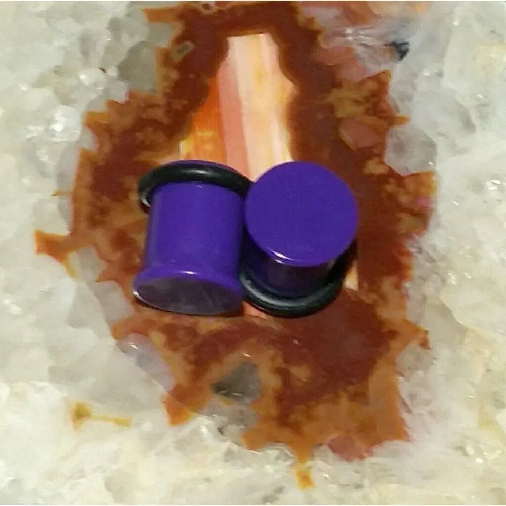 00g Purple Acrylic Gauge Plugs - Picture 2 of 4